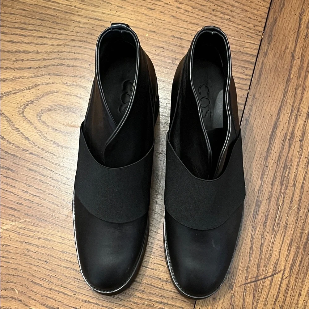 COS Black Leather Ankle Boots, size 38‎